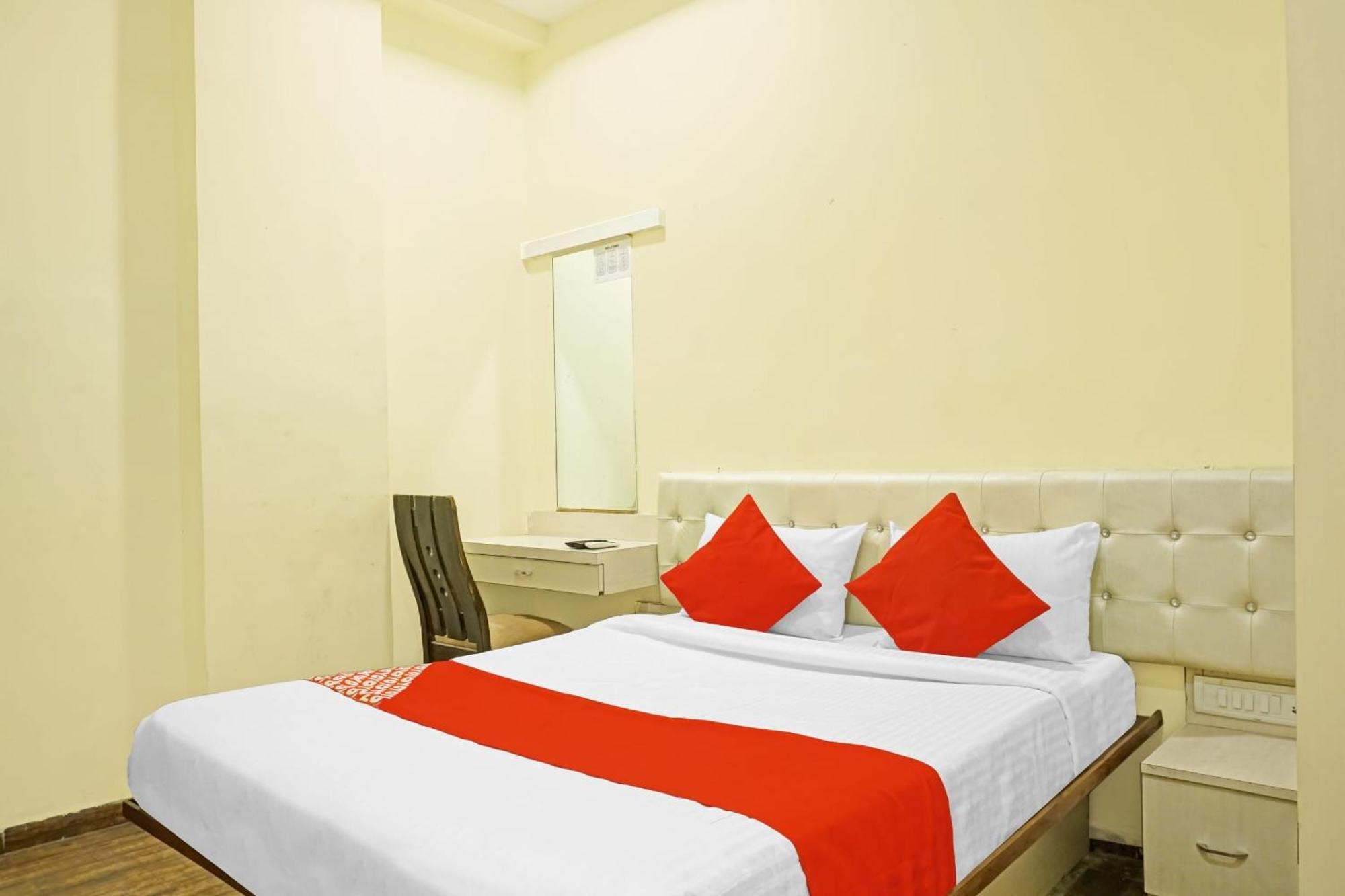 Hotel O 24K Inn Mundhwa Экстерьер фото