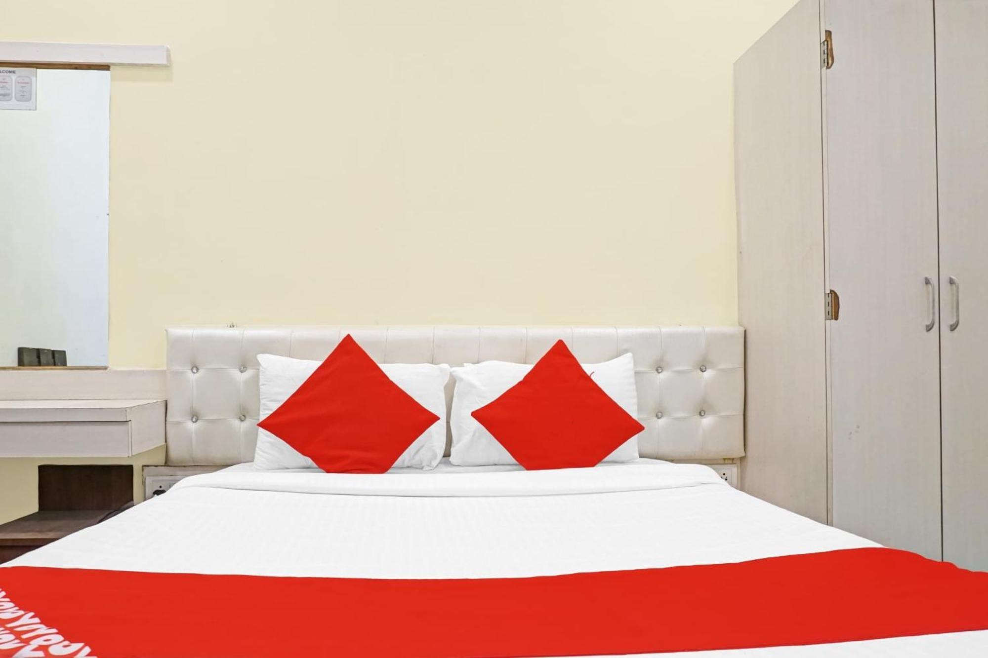 Hotel O 24K Inn Mundhwa Экстерьер фото